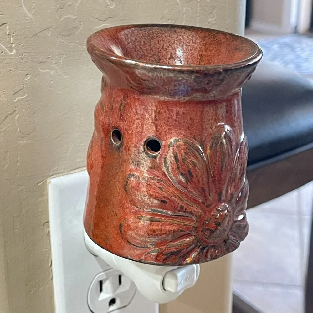 Scentsy Boho Chic Wall Wax Scent Warmer Nightlight Daisy Flower Plug-In